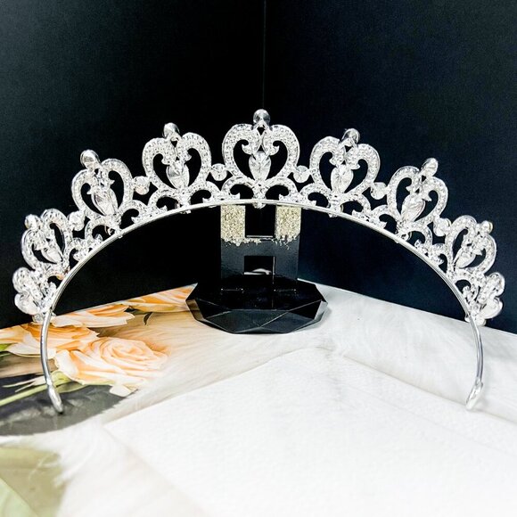 Burgundy Rhinestone Tiara. Silver tiara, Heart tiara, Flower girl crown, Gifts - Picture 7 of 9